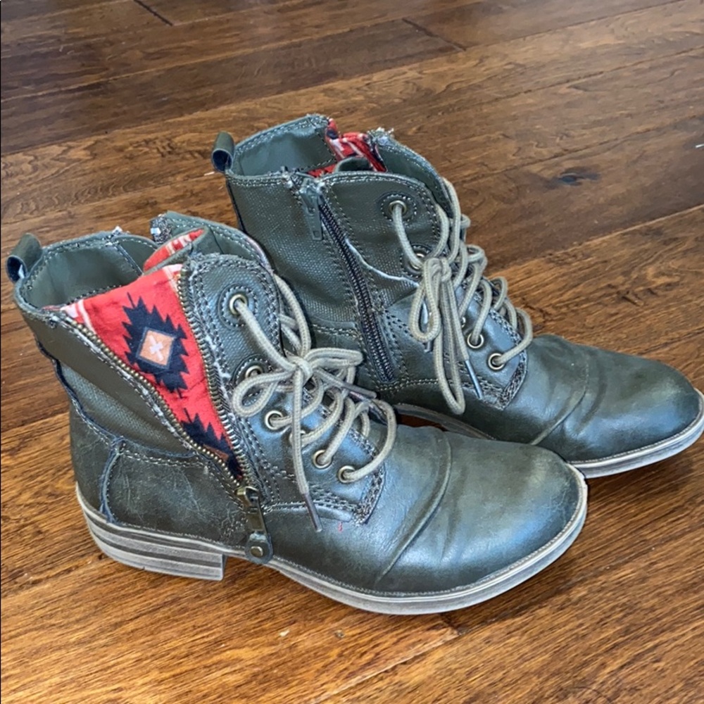 Ankle height combat boots